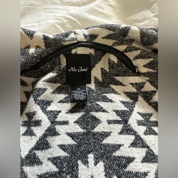 Me Jane Aztec Print Vest Size XL - Picture 4 of 5